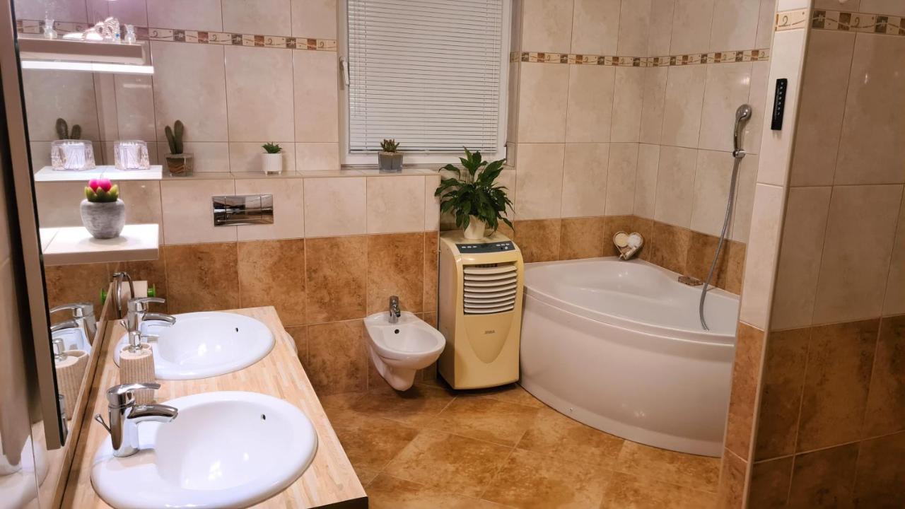 Villa Bubica- Cozy Holiday Home In Rural Area With Pool Stankovci  Eksteriør billede